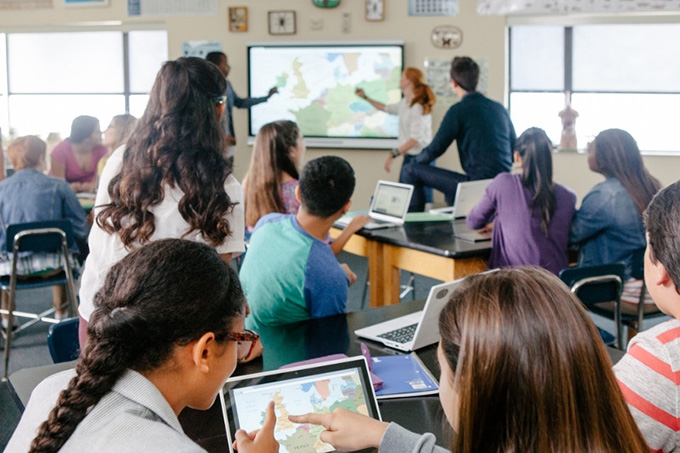 How teachers can utilize technology in the classroom